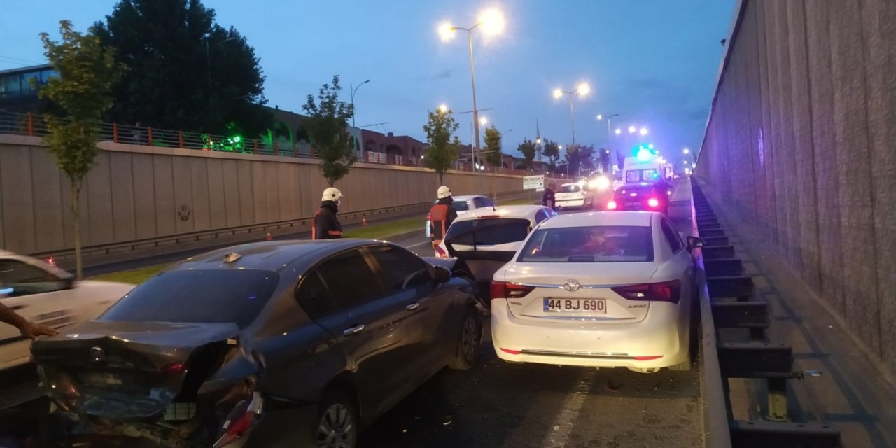 Alt geçitte zincirleme kaza! 2 yaralı