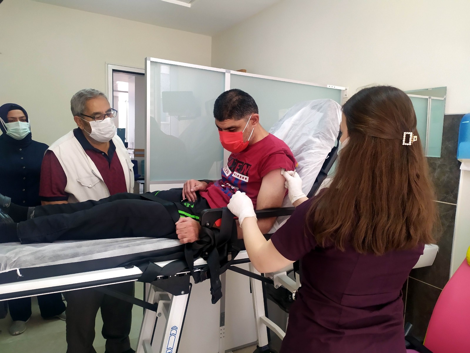 Konya'da koronavirüs aşıları evlerde yapılmaya devam ediyor