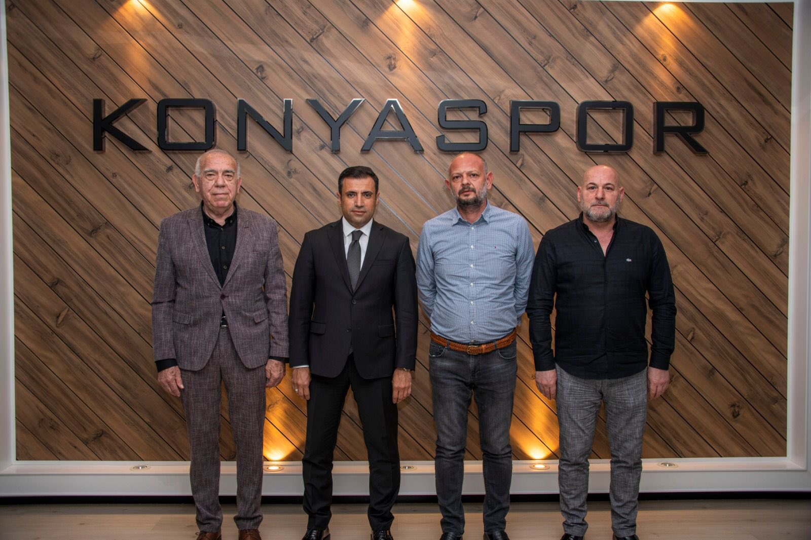 Konyaspor'da transfer harekatı başlıyor! Başkan Özgökçen hızlı başladı