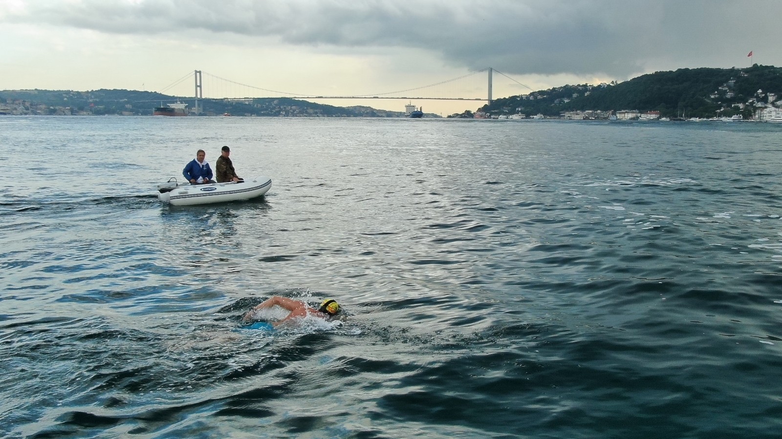 Türkiye'den Kıbrıs'a yüzmek istiyor! Tam 231 kilometre