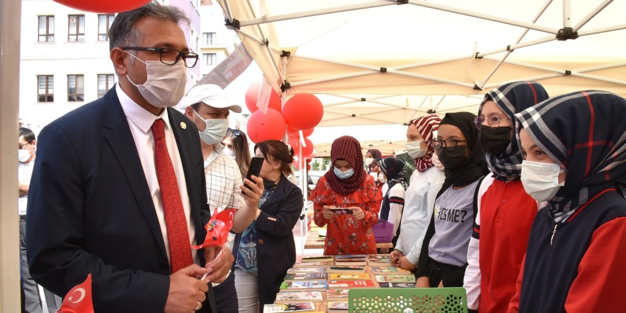 Selçuk Üniversitesi Rektörü Aksoy 'Okulumda KANpanya Var' etkinliğine katıldı