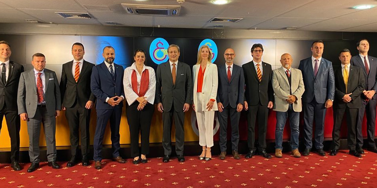 Galatasaray'ın yeni yönetimi mazbatalarını aldı