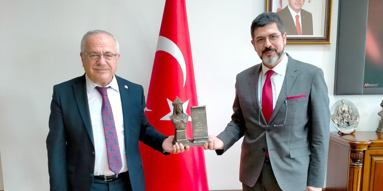 Mevlevi Postnişini Çıtlak'tan Rektör Ak'a ziyaret