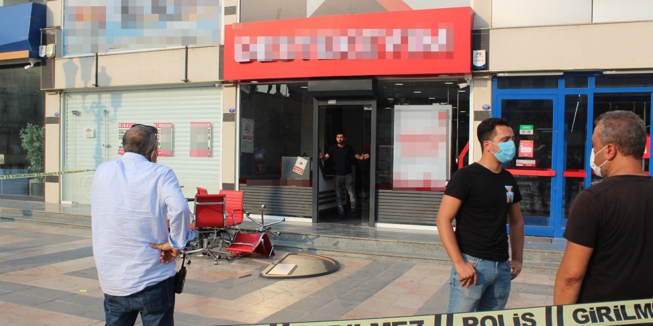 Taksitle ev satan firmadan parasını alamayınca kendini yakmaya kalktı