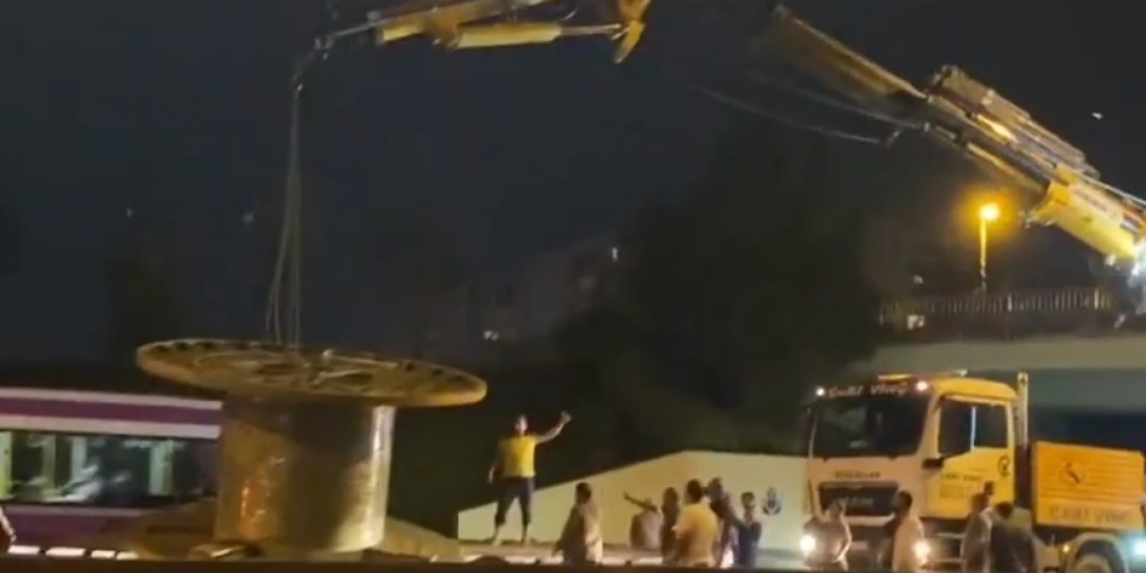 E-5’te dev makara köprüye takılarak yola düştü!