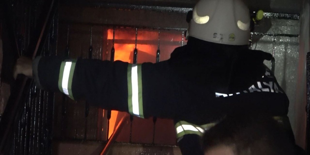 Antalya'da cam fabrikası alev alev yandı! Mahalleli yardıma koştu