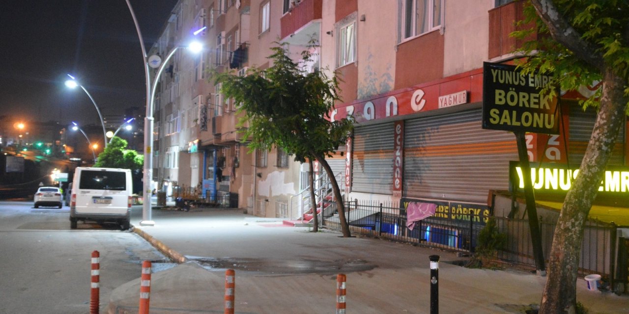 Alacak-verecek kavgasında kurşunların hedefi olan iki arkadaştan biri öldü diğeri yaralı