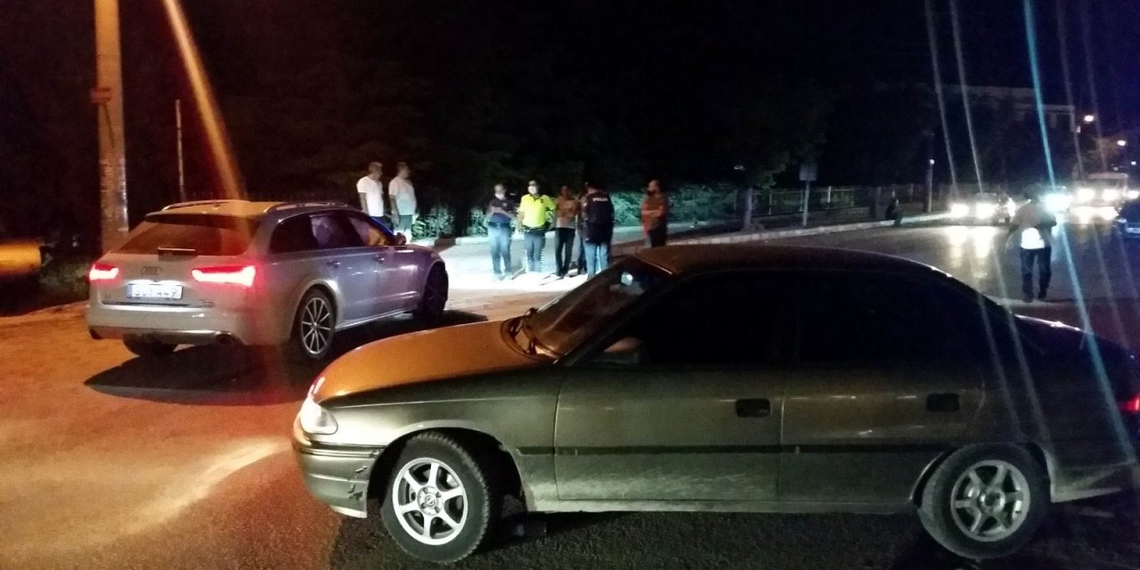 Konya Kulu'da iki otomobil çarpıştı! 3 yaralı