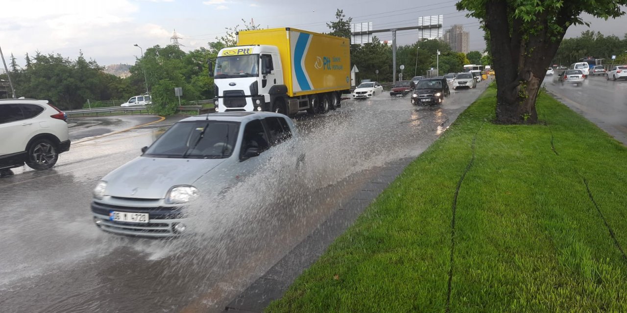Ankara’da cadde ve sokaklar göle döndü