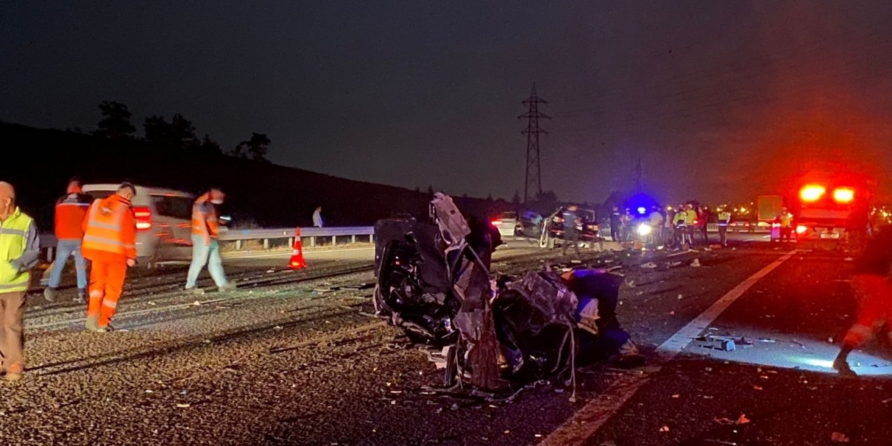 Ankara çevre yolunda TIR’a arkadan çarpan otomobilde 3 ölü 1 ağır yaralı