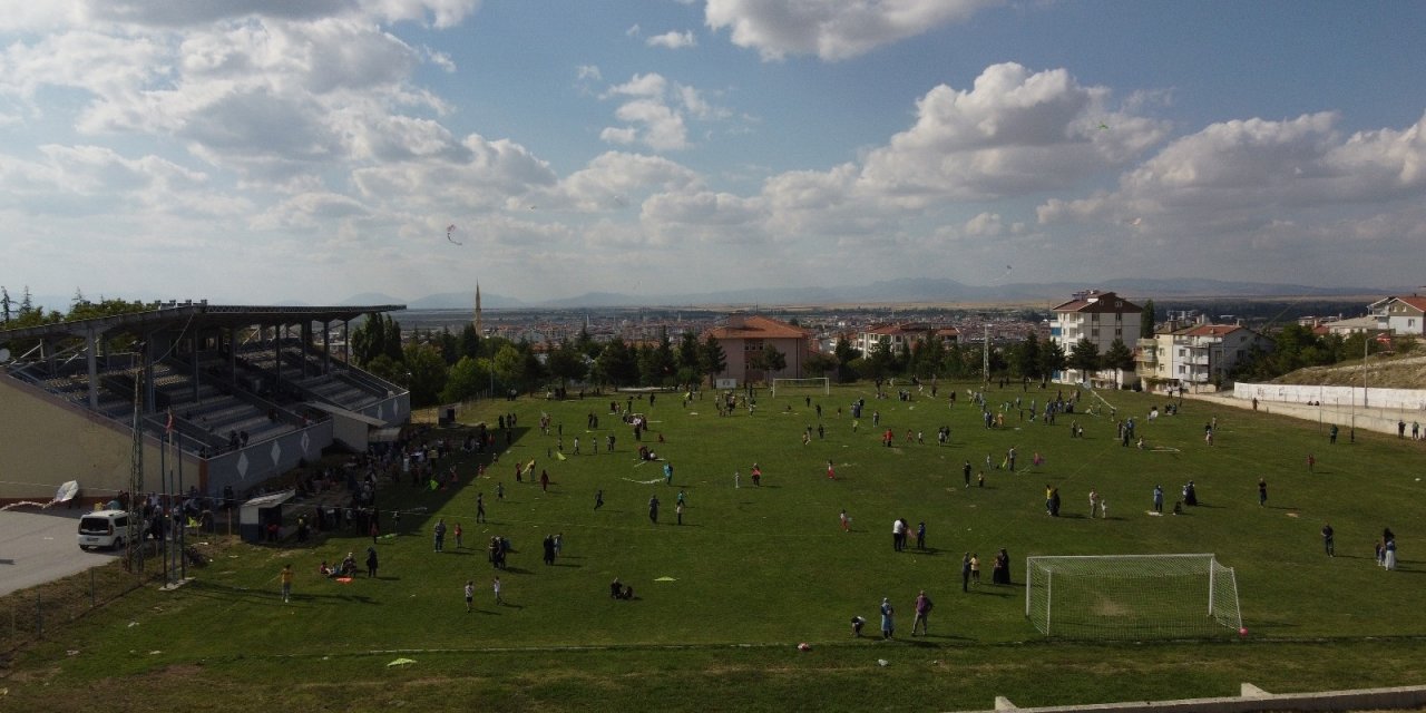 Beyşehir’de uçurtma şenliği renkli görüntülere sahne oldu