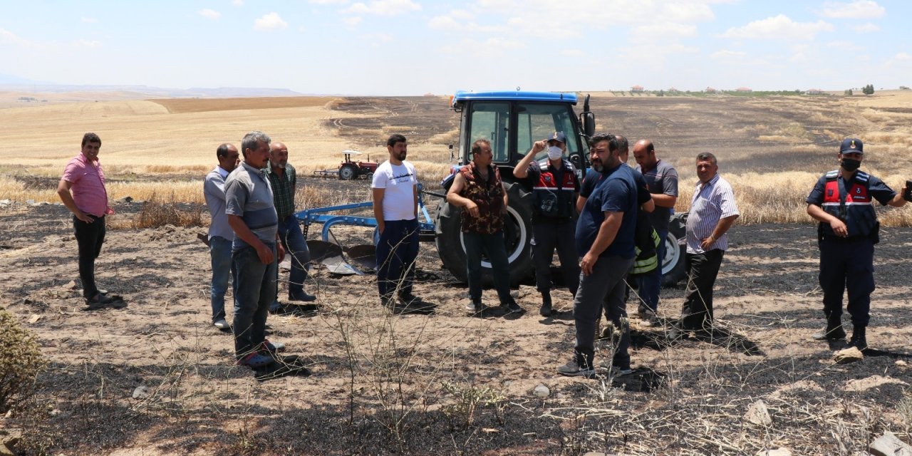 Hasadı beklerken yanan 250 dekarlık arpa tarlası kül oldu