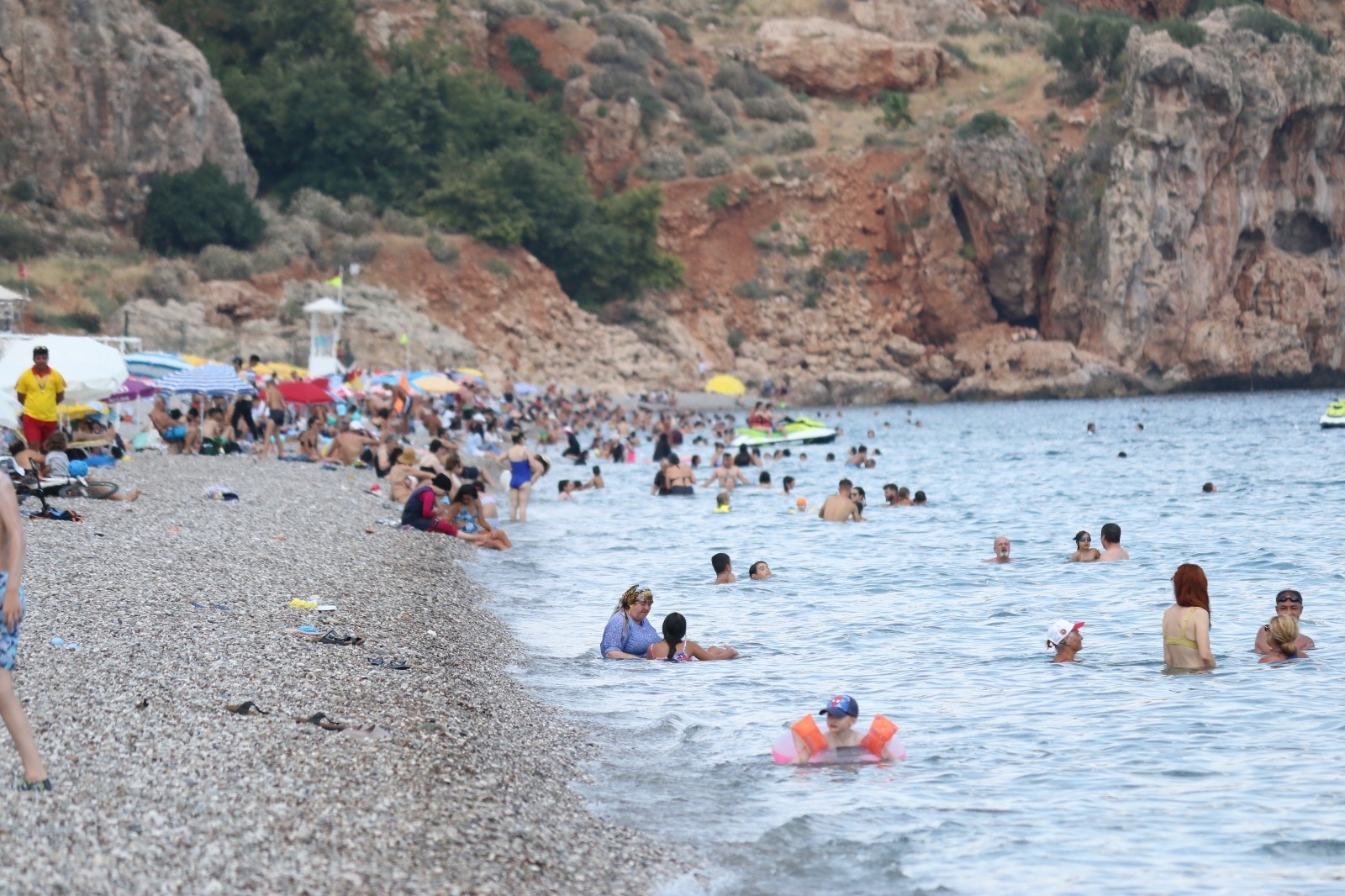 Antalya yanıyor! 41 dereceyi gördü