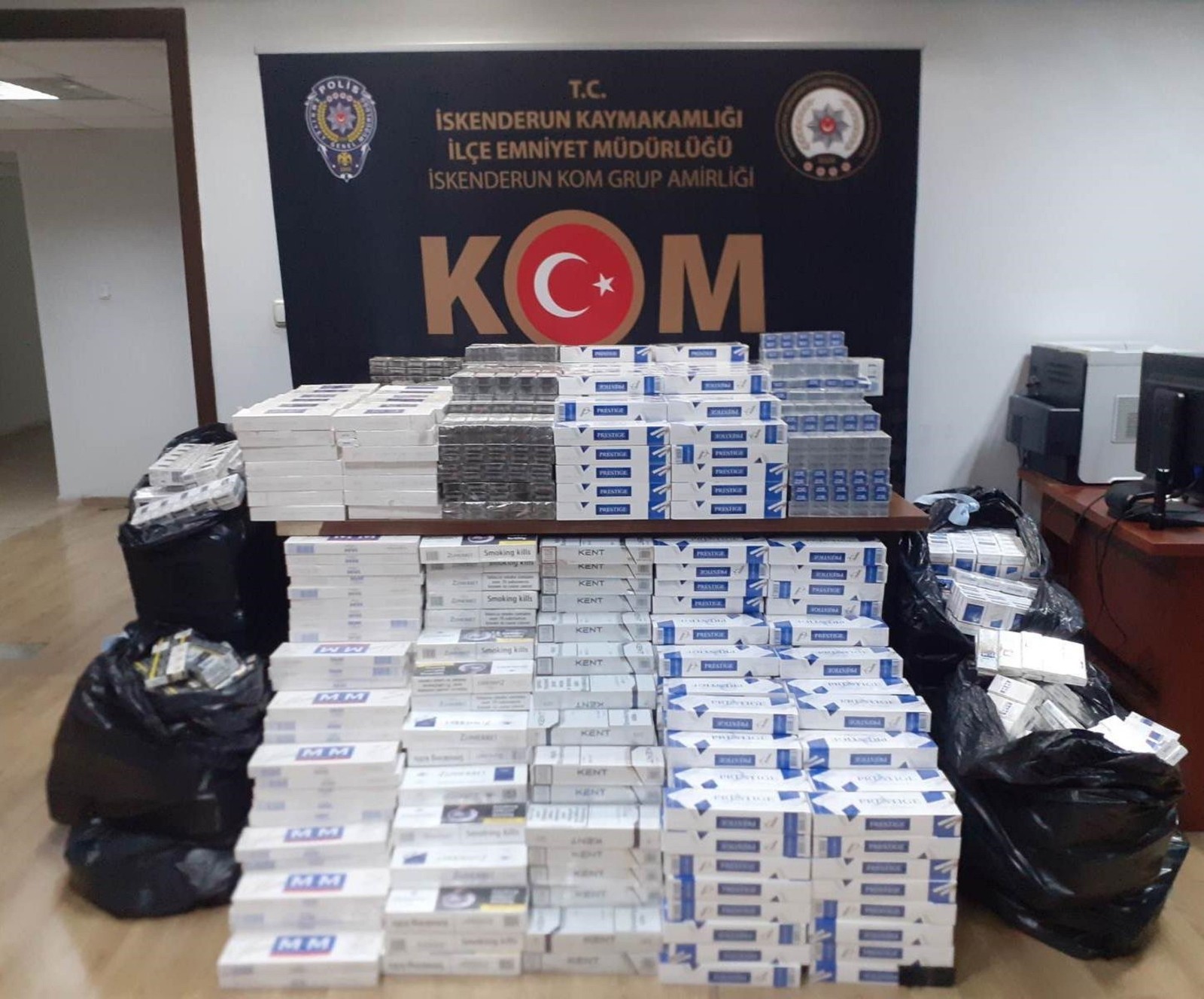 İnternette satılan kaçak sigaralar Hatay'da ele geçirildi