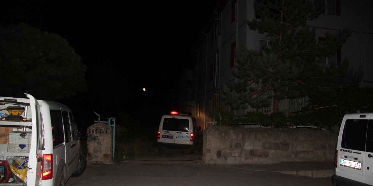 Kayseri'de parkta oturan genç maganda kurşununun hedefi oldu