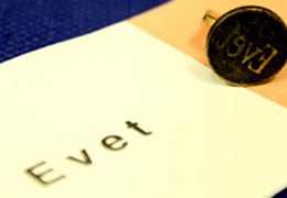 Evet diyen herkese mahalle baskısı