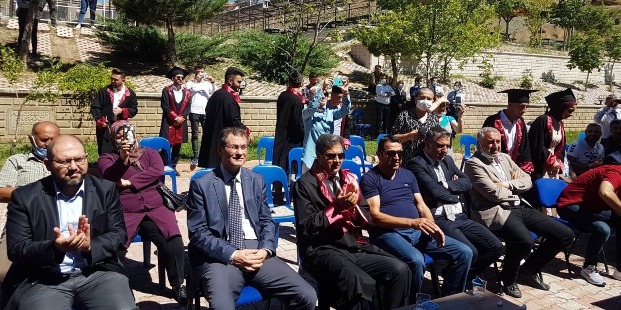 SÜ Huğlu Meslek Yüksekokulu’nda mezuniyet heyecanı