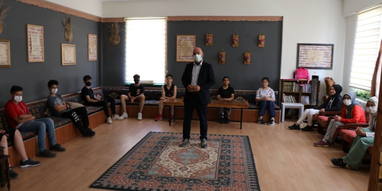 Eğitime Destek Platformu'ndan Aksaray’da İmam Hatip Lisesini tercih eden öğrencilere burs
