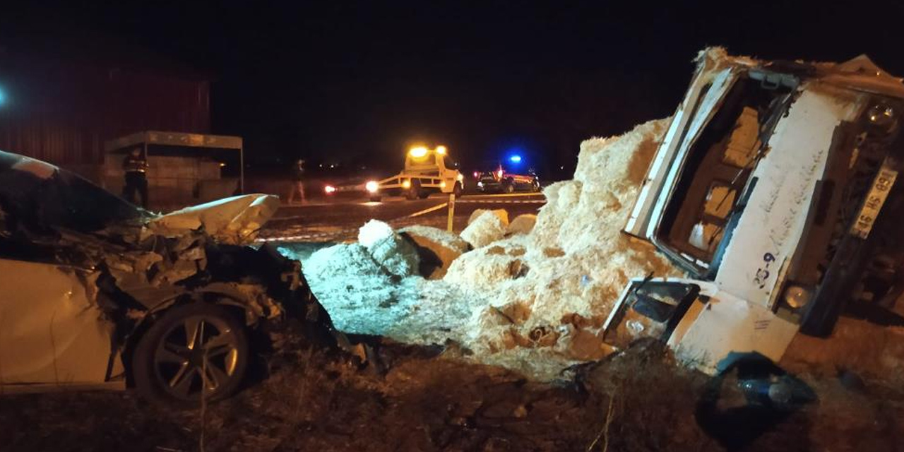 Kamyonla çarpışan otomobilde 7 kişi yaralandı