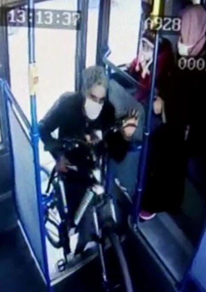 Cürete bak! Bisikletleri çalıp otobüsle evine götürdü