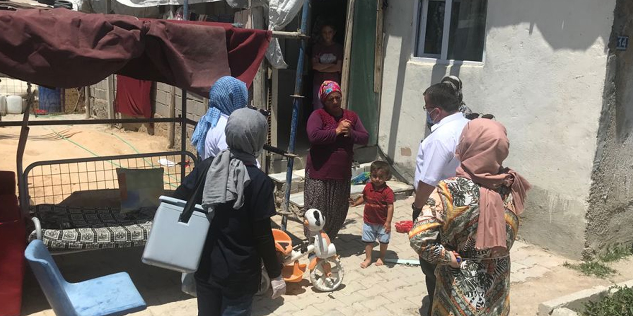 Konya'da aşı ikna ekipleri evlere giriyor! Kapı kapı dolaşıp ikna ettiklerini aşılayacaklar