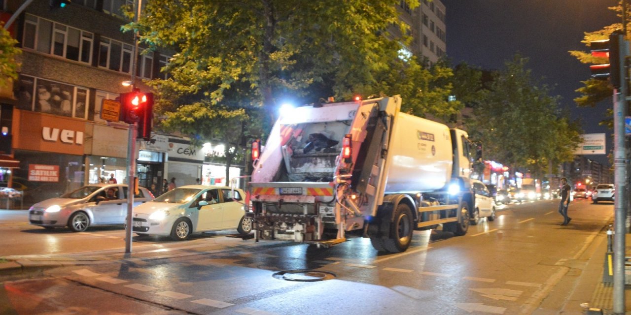 Engelli elektrikli scooter sürücüsü çöp kamyonu altında can verdi!