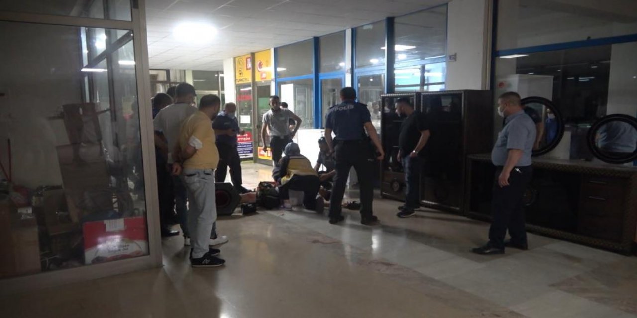 İş merkezinde silahlı kavga! Tabancasını kaptıran şahıs bacağından vuruldu