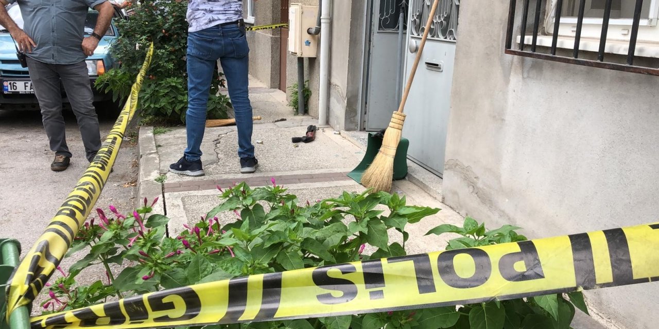 Bursa'da genç adam temizlik işçisi babasını vurdu