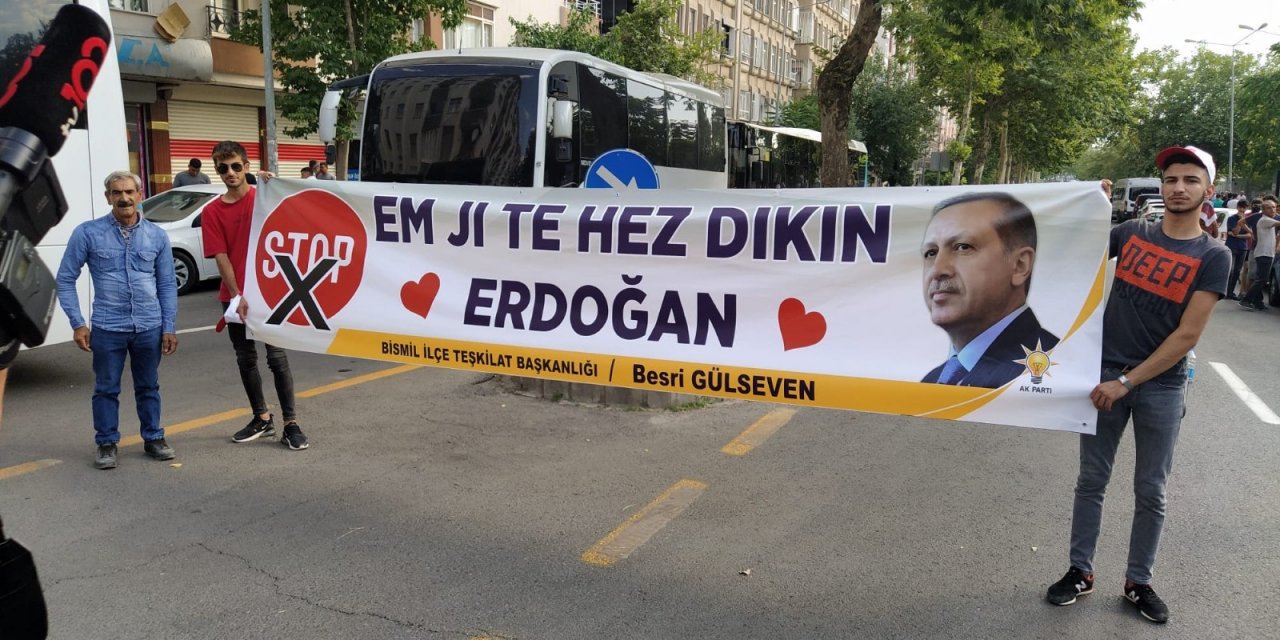 Diyarbakır'da Cumhurbaşkanı Erdoğan için böyle pankart açtılar