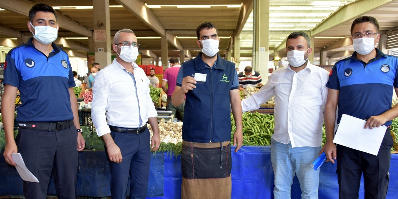 Aliağa'da pazarcılar standart kıyafet ve yaka kartıyla çalışacak