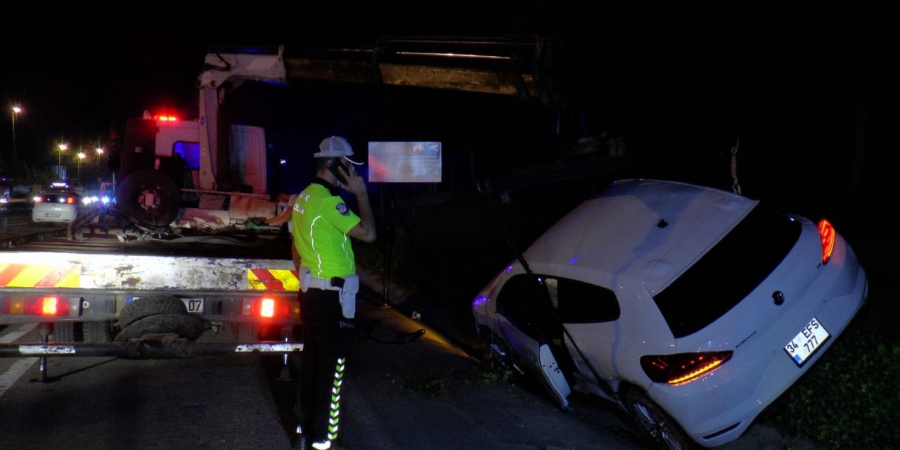 Şile Otoyolu'nda makas atarak ilerleyen otomobil araca çarpıp ağaçlık alana uçtu! 1 yaralı