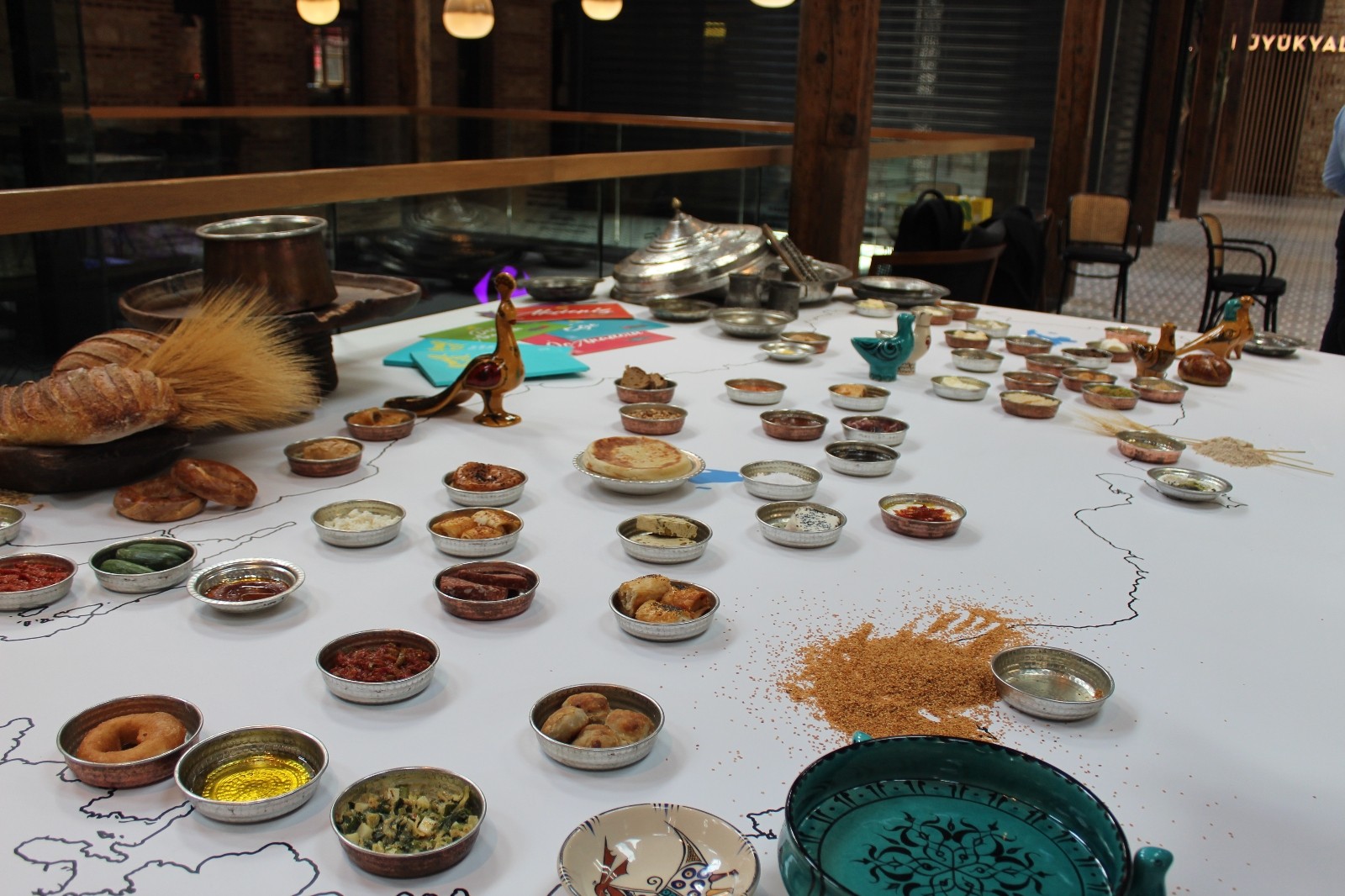 Ömür Akkor'un 25 yıllık birikimi Türkiye Gastronomi Atlası