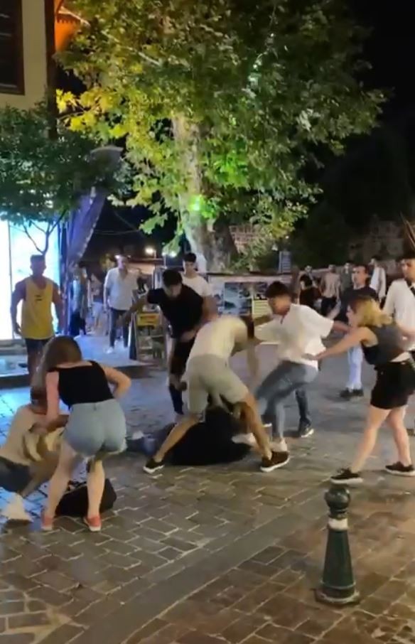 Antalya Kaleiçi karıştı! Silahla havaya ateş açıldı