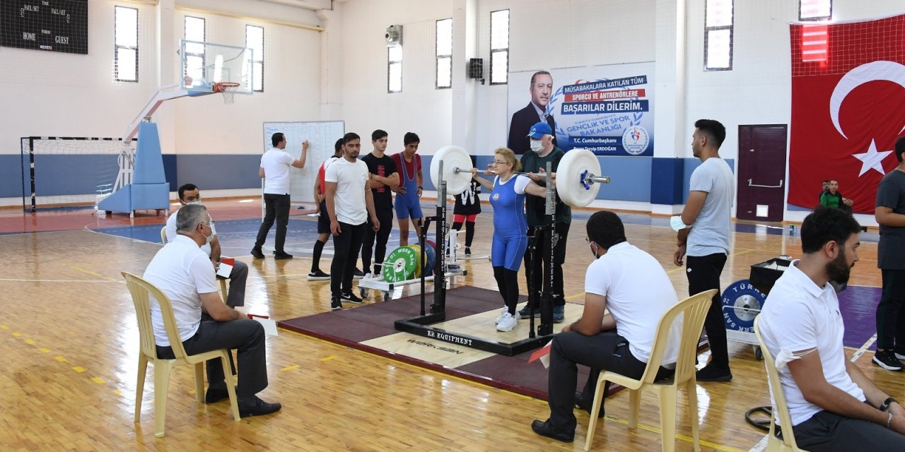 Konya bir şampiyonaya daha ev sahipliği yapıyor! Türkiye Görme Engelliler Halter Şampiyonası başladı
