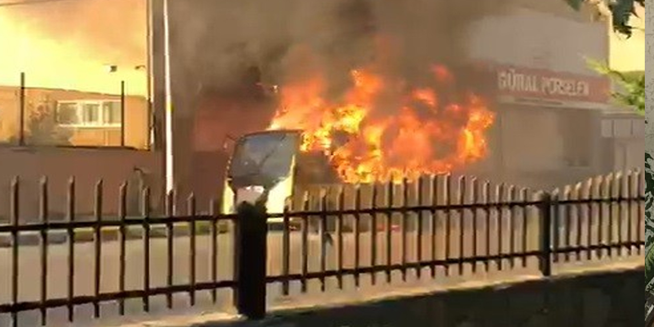 İstanbul'da park halindeki dolmuş alev alev yandı