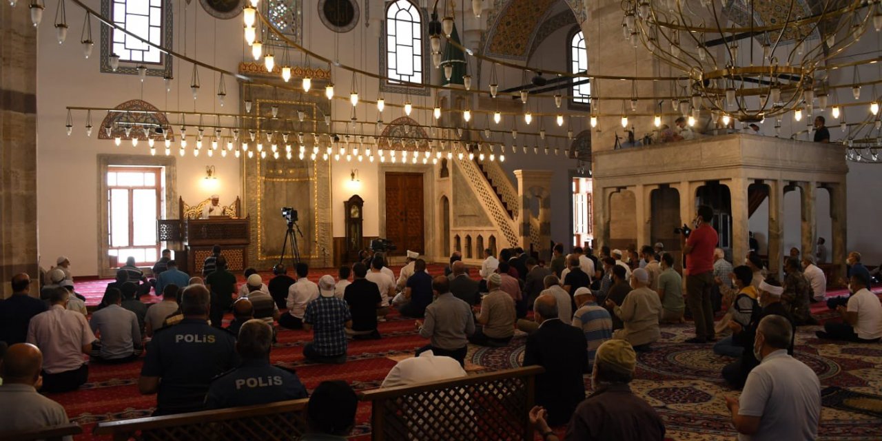 Tüm Türkiye Şehitler için hatimler okudu dua etti