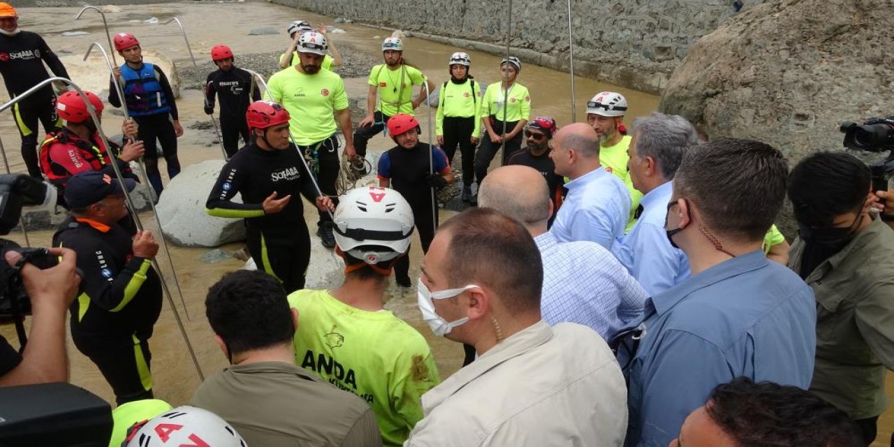 Soylu ve Karaismailoğlu Rize sel bölgesinde çalışmalarını sürdürüyor