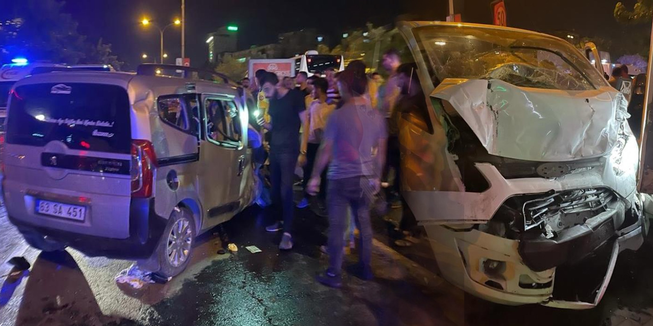 Şanlıurfa'da hafif ticari araç minibüsle çarpıştı! 2'si ağır 4 yaralı