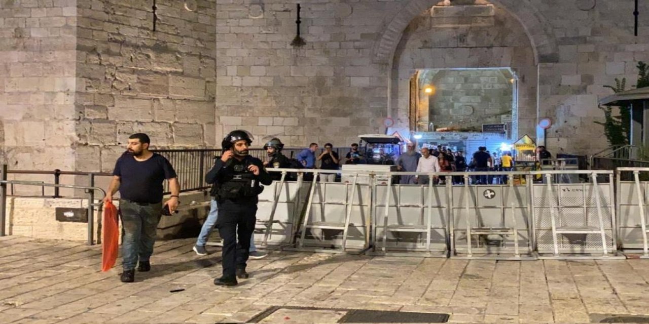İşgalci İsrail güçleri büyük Mescid-i Aksa baskını öncesi Bab al-Amud bölgesini kapattı