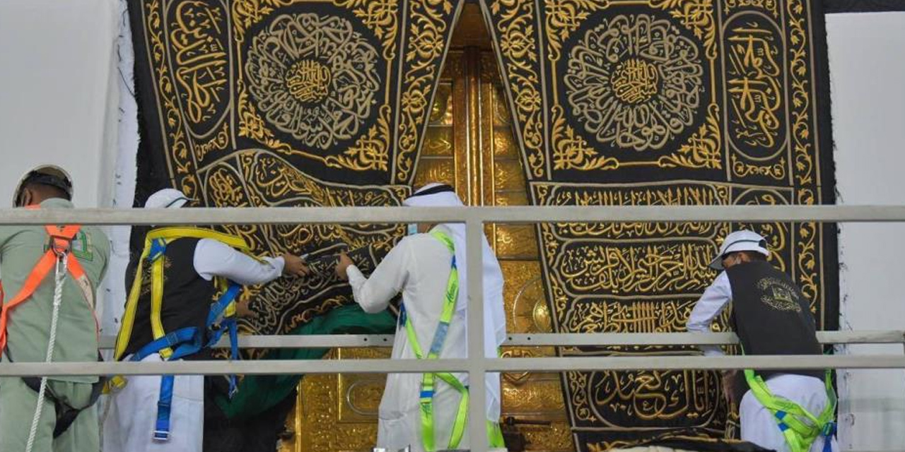 Kabe'nin örtüsü 'Kisve-i Şerif'i değiştirme çalışmaları bu gece başladı