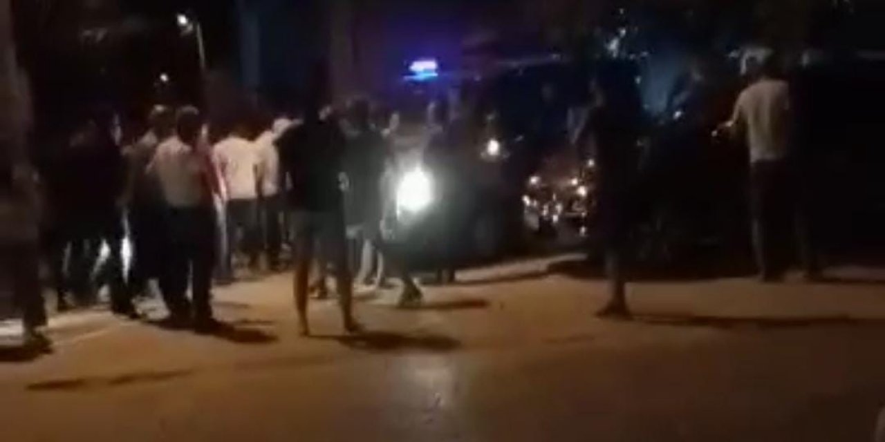 Yol verme kavgası büyüdü! Mahalleli saklandığı evi taşladı
