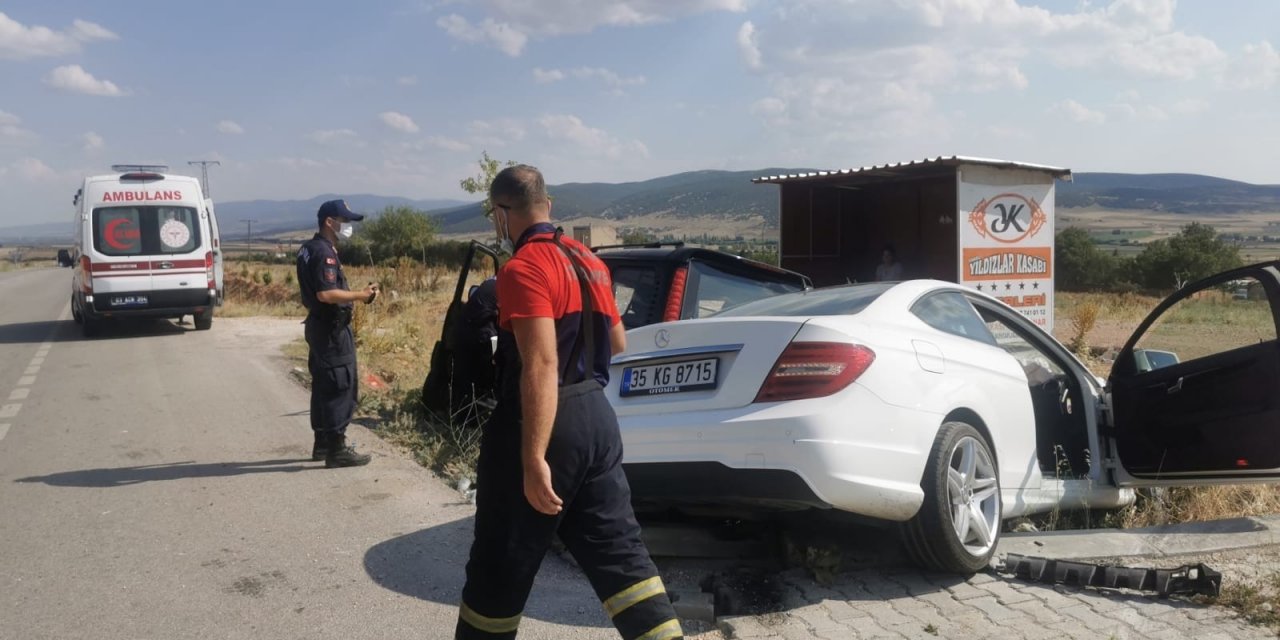 Afyon'da otomobiller kafa kafaya çarpıştı! 1 ölü 2 yaralı