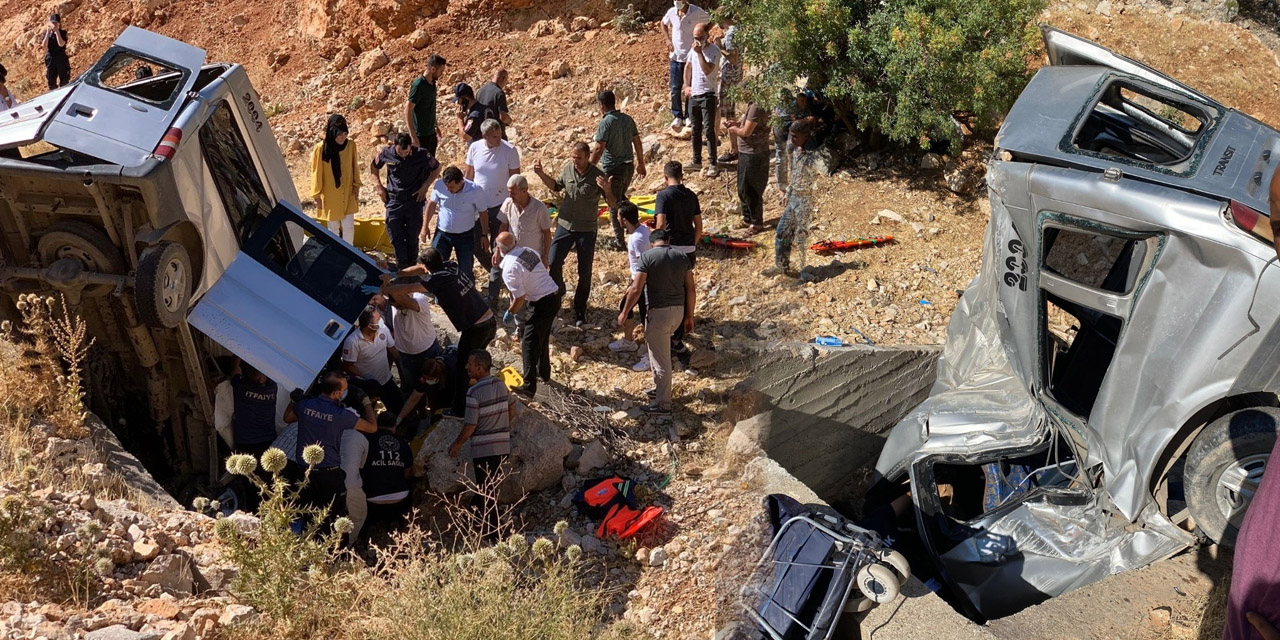 Adıyaman'da takla atan minibüs uçuruma yuvarlandı! 2 ölü 5 ağır yaralı