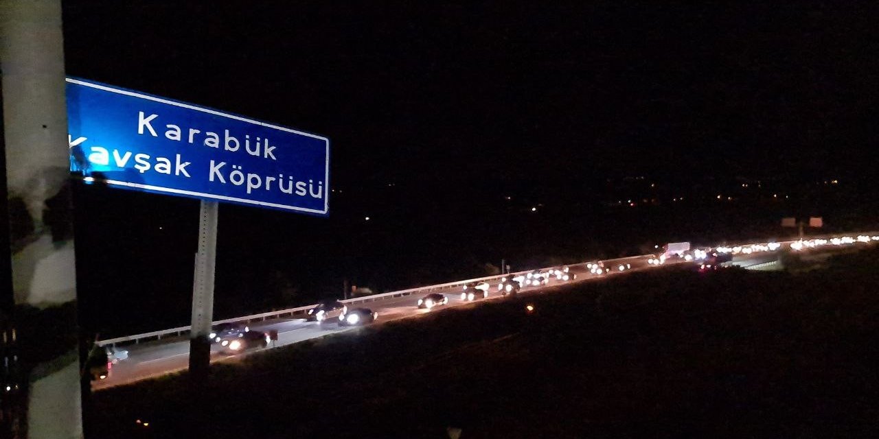 Bayram dönüşü 21 ilin kesiştiği Kemikli rampalarında uzun kuyruk oluştu