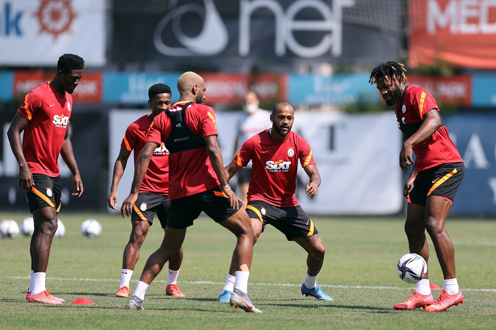 Galatasaray turu atlamak için ağır çalışıyor