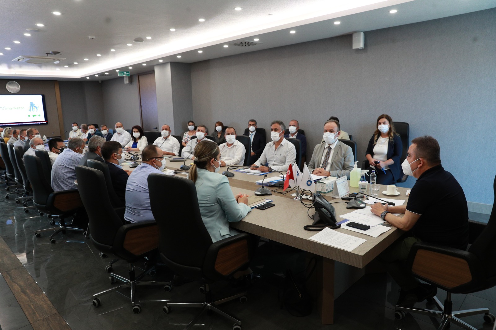 Antalya'nın 913 mahalle ve 19 ilçesiyle ilgili Başkan Böcek'ten toplantı kararı