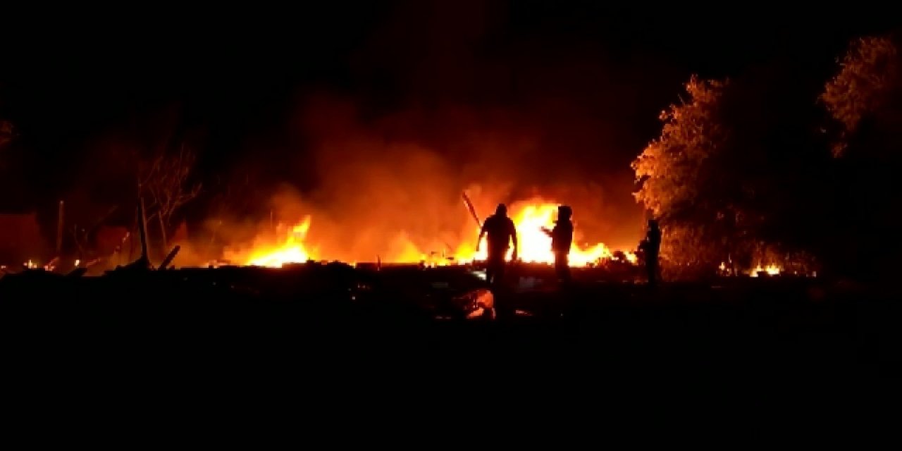 Ankara'da çıkan yangın rüzgarın etkisiyle 200 metre ileriye sıçradı