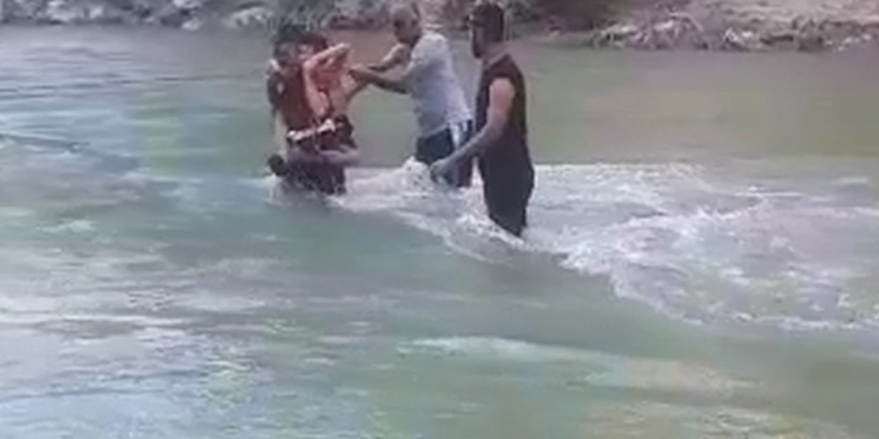 Her şey bir anda oldu! Mersinliler piknik yaparken suda mahsur kaldı