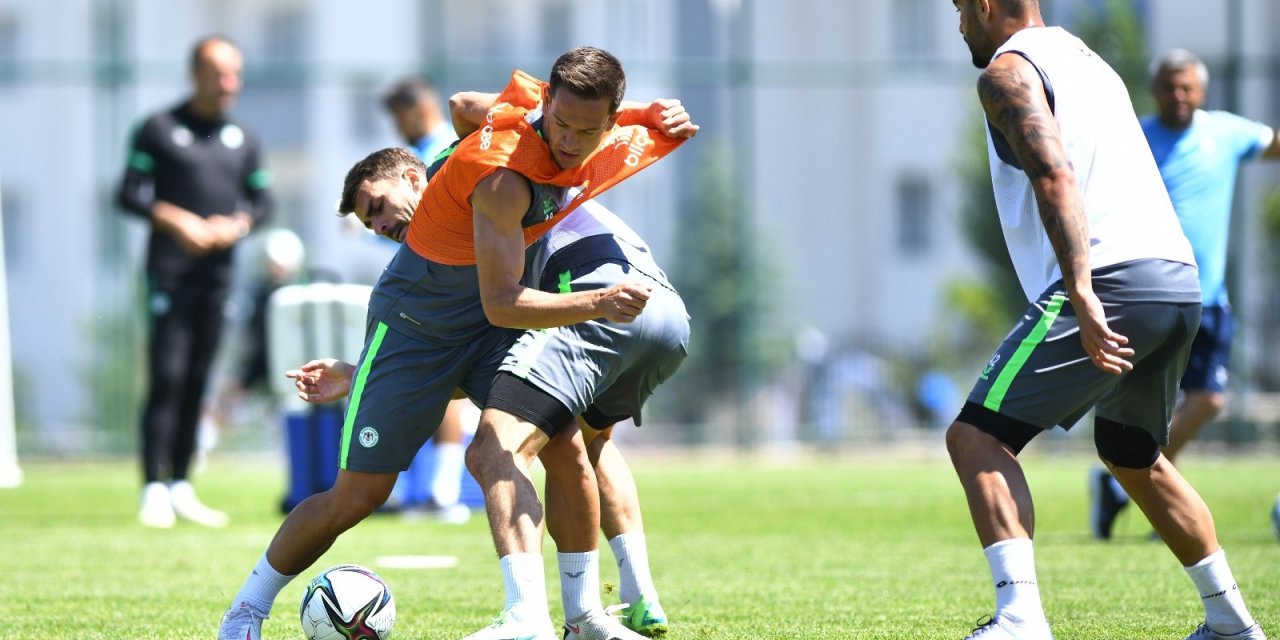 Konyaspor günün ilk antrenmanını turnuva maçları ile tamamladı