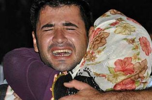 Kızlarından ancak birini kurtarabildi
